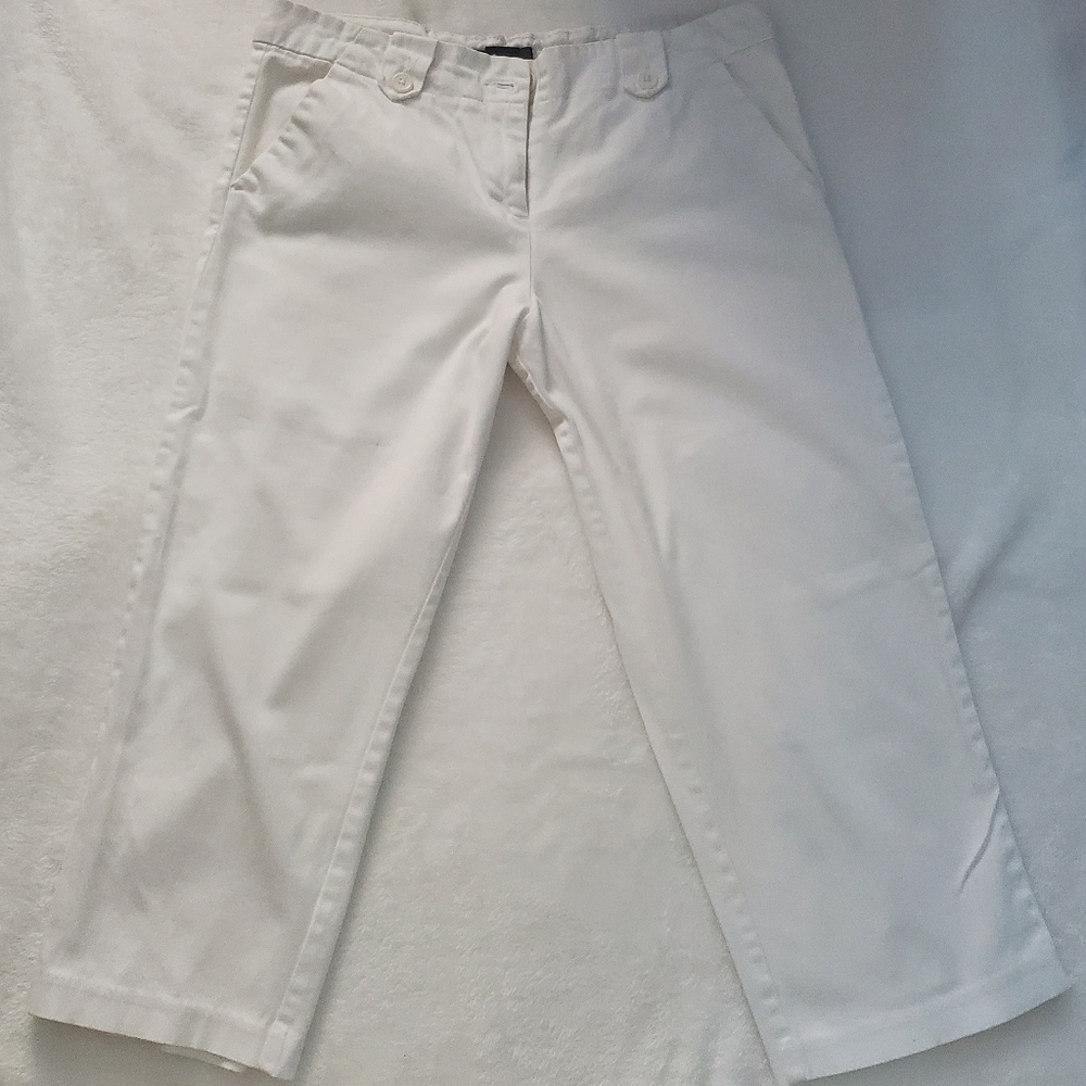 White Capri cut pants